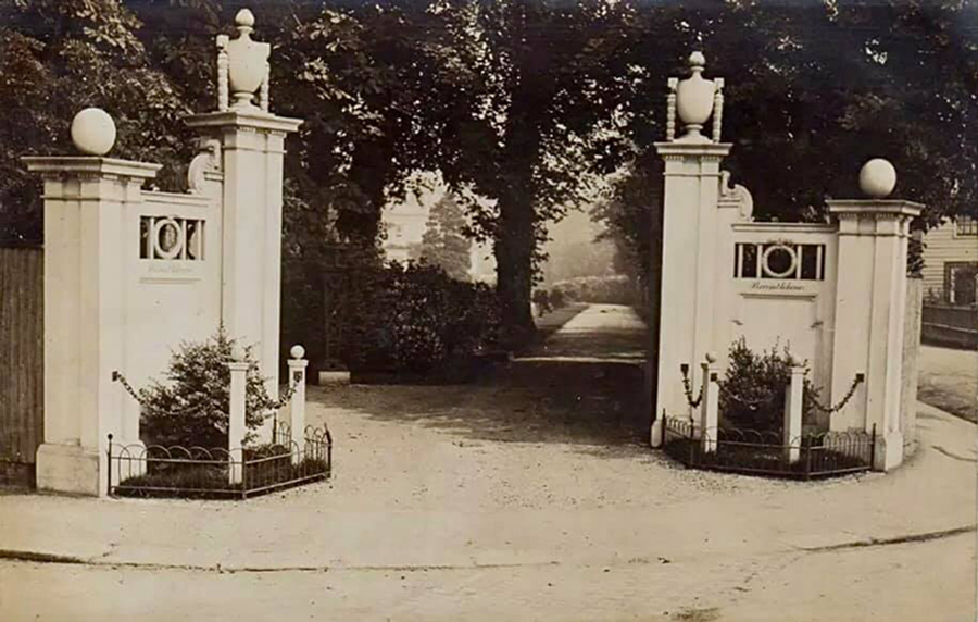 Bramblehaw House Entrance