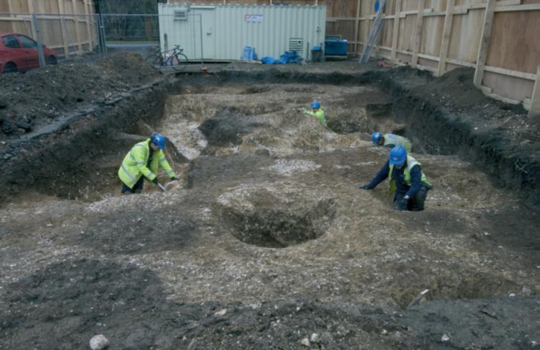 Digging Pit Park Close 2012