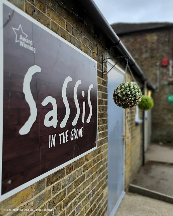 Sassis sign