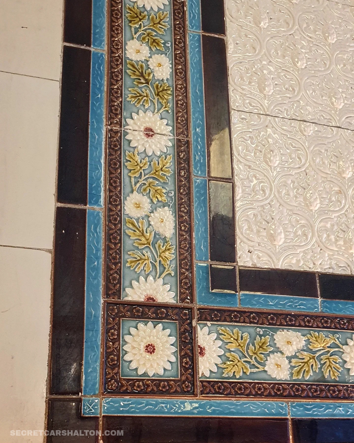 Sainsburys tiles 1900s detail flowers