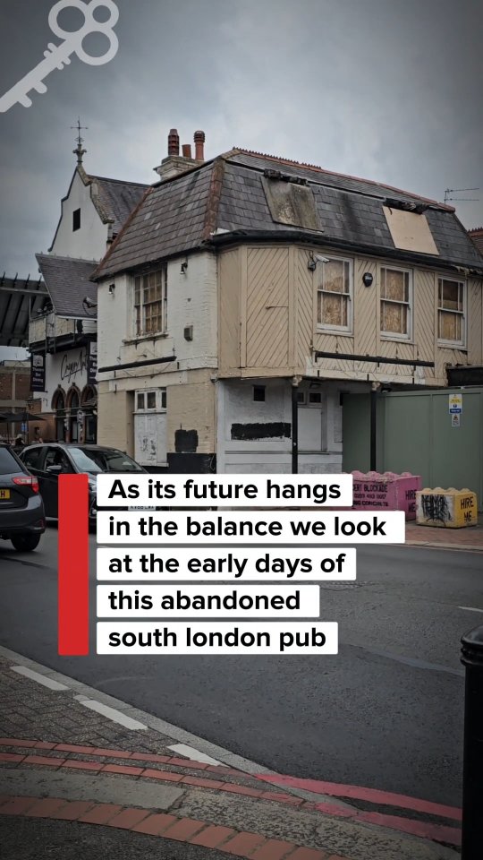 A fascinating look back to the heydays of the closed-down Fox and Hounds pub in Carshalton For more follow @secret.cars…